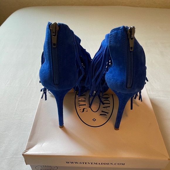 Fringe Sandals - Picture 3 of 5